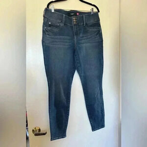 NWOT Never Worn Torrid Jeans